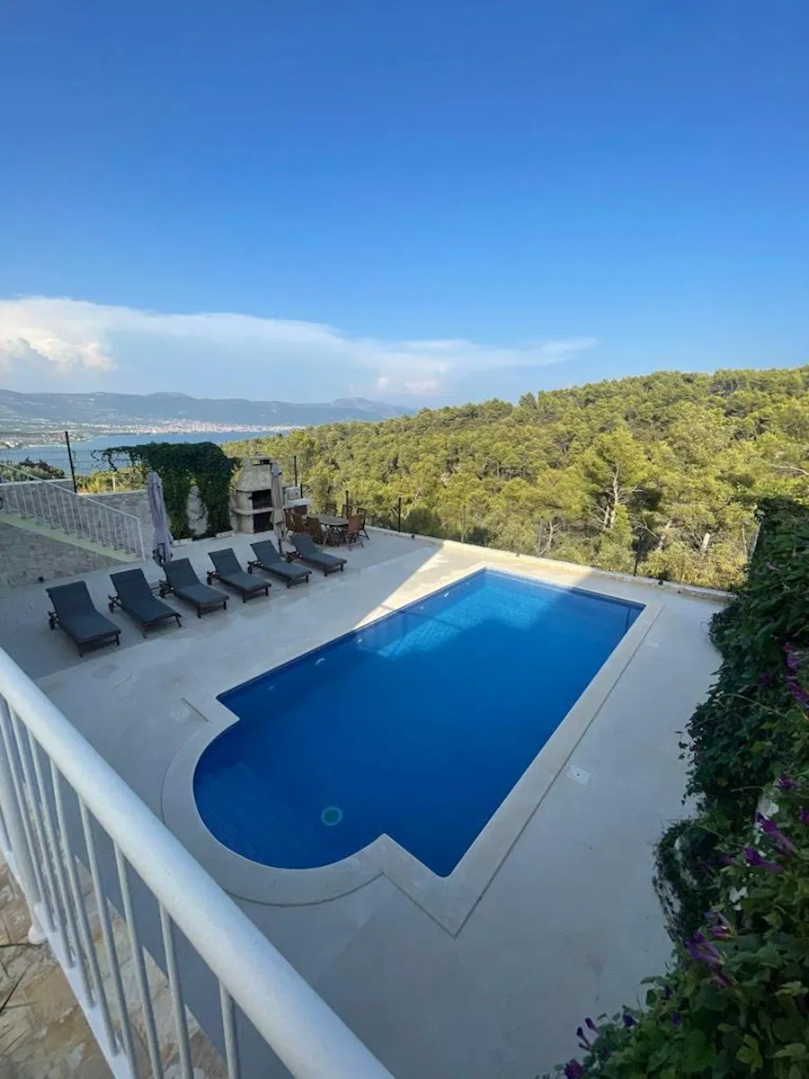 Višekatnica s dvije stambene jedinice, pogled na more – Žedno, Trogir (prodaja)