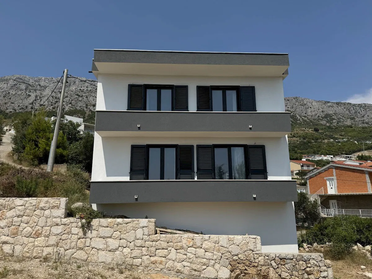 Stanići – Kuća s pogledom na more, renovacija u tijeku, 200 m od plaže (prodaja)