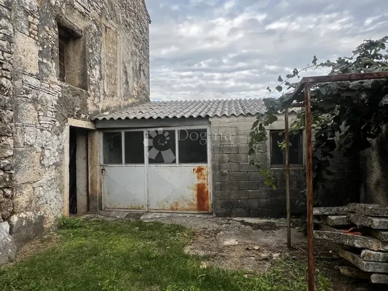 RUINY W RZĘDZIE Z WIDOKIEM – 3