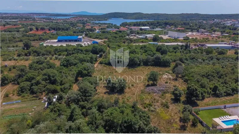 Commercial land in Banjole! – 2