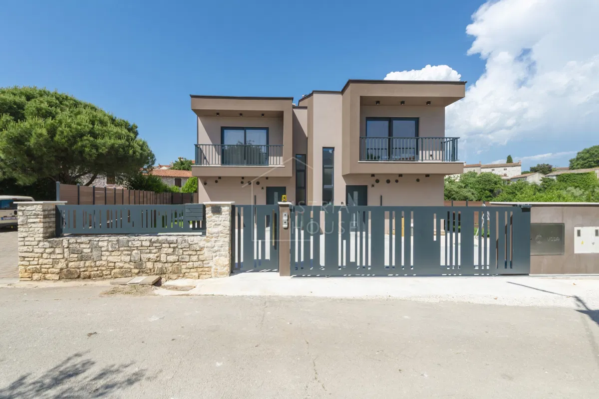Bale, moderna kuća s dvije stambene jedinice
