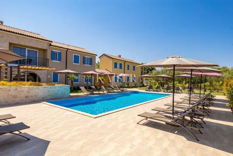 Istria - Parenzo, villa esclusiva con 6 appartamenti vicino al mare – 2