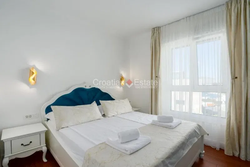 Okrug – Three-bedroom penthouse with sea view, for sale – 2