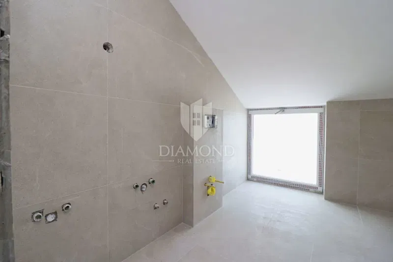 Parenzo, villa prestigiosa a due passi dal mare – 3