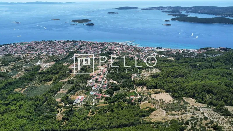 Kapetansko imanje u Orebiću(Građevinsko zemljište + 2 kuće)