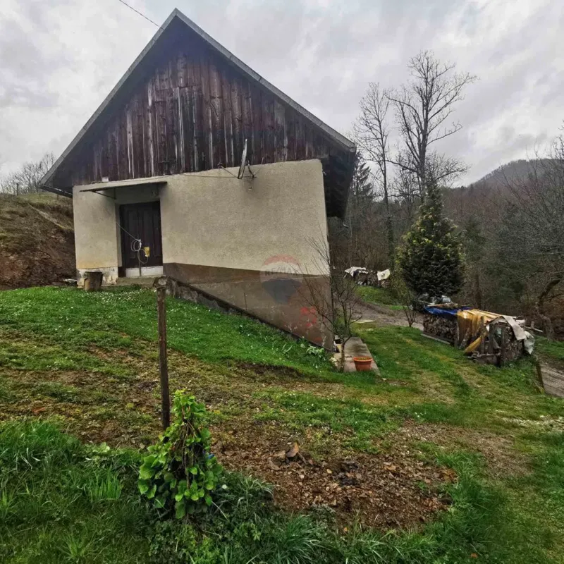Hiša Plešce, Čabar, 75m2