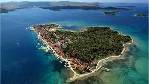Unique opportunity – agricultural land in the first row to the sea on the island of Krapanj, 474 m² – 2