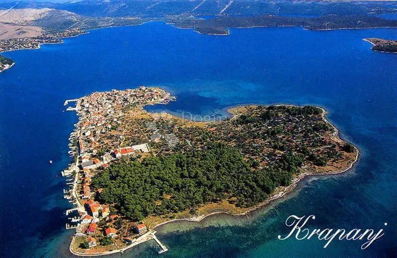 Unique opportunity – agricultural land in the first row to the sea on the island of Krapanj, 474 m² – 3