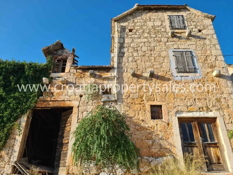 Brac, old stone house for sale, 77.000 € – 2