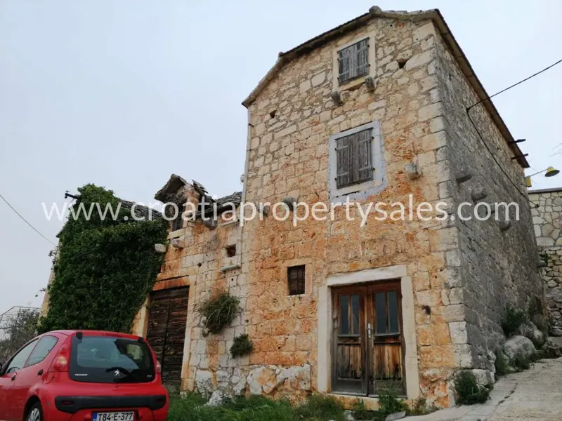 Brac, old stone house for sale, 77.000 € – 3