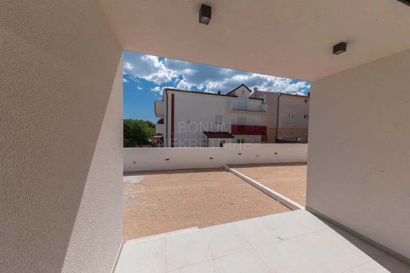 Dupleks stanovanje z dvoriščem, Vodice – 2