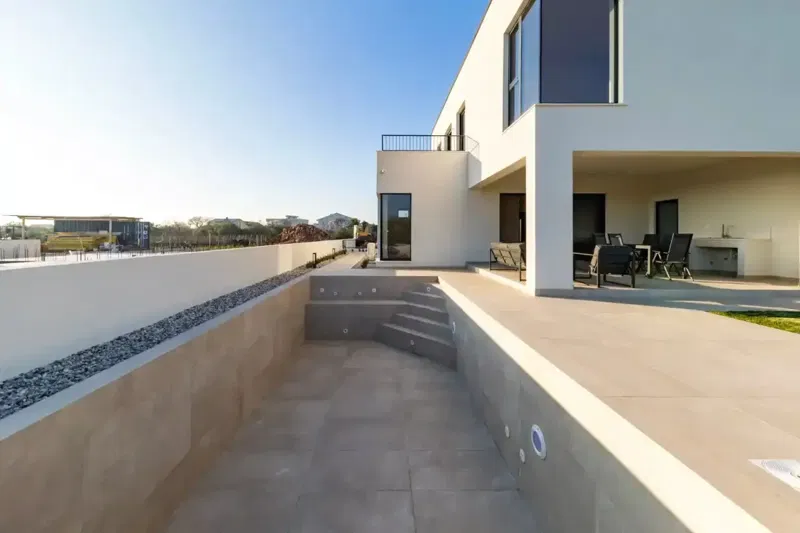 Modern villa with panoramic sea views – 2