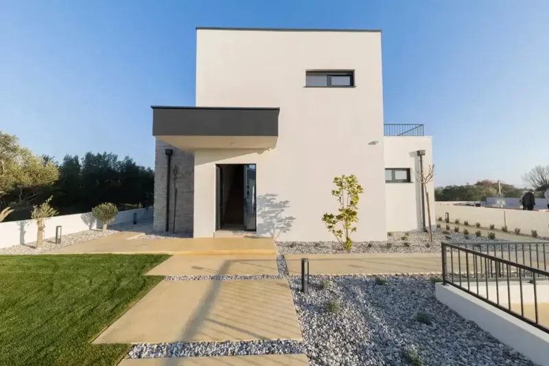 Modern villa with panoramic sea views – 3