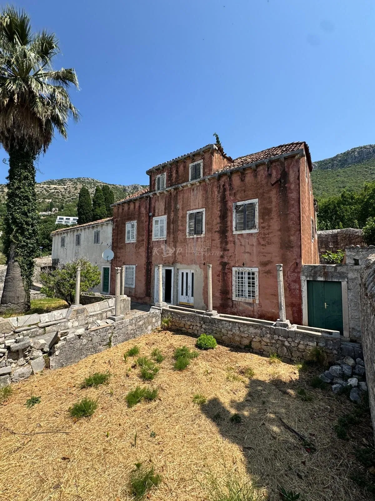 Starinska vila s pogledom, Brsečine