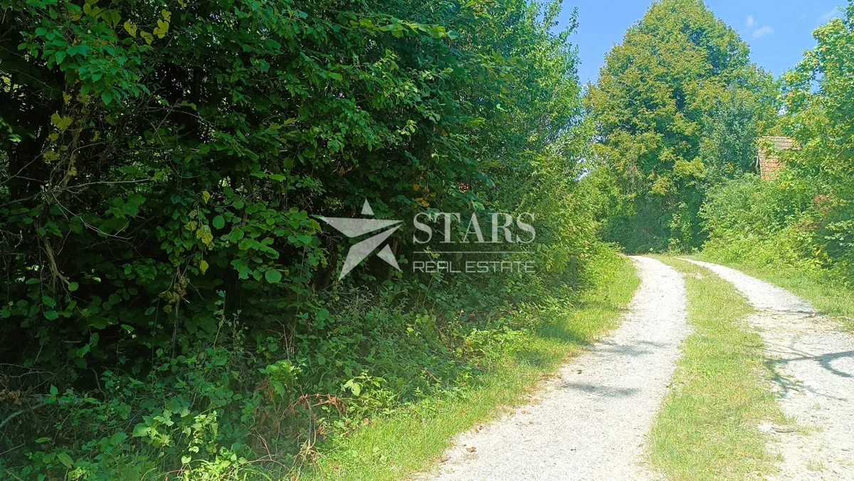 Slunj – Großes Grundstück mit Potenzial – ruhige Lage in der Nähe von Slunj
