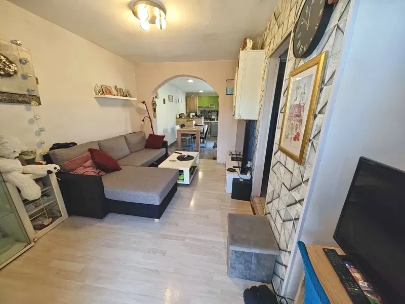 Punat, két különálló apartmannal rendelkező ikerház jó helyen! – 2