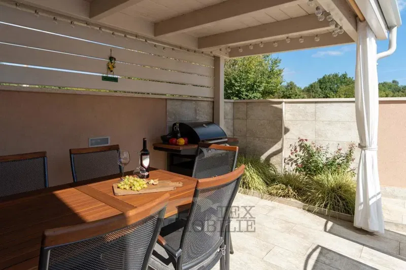 Poreč surroundings – Terraced house 12 km from the sea – 2