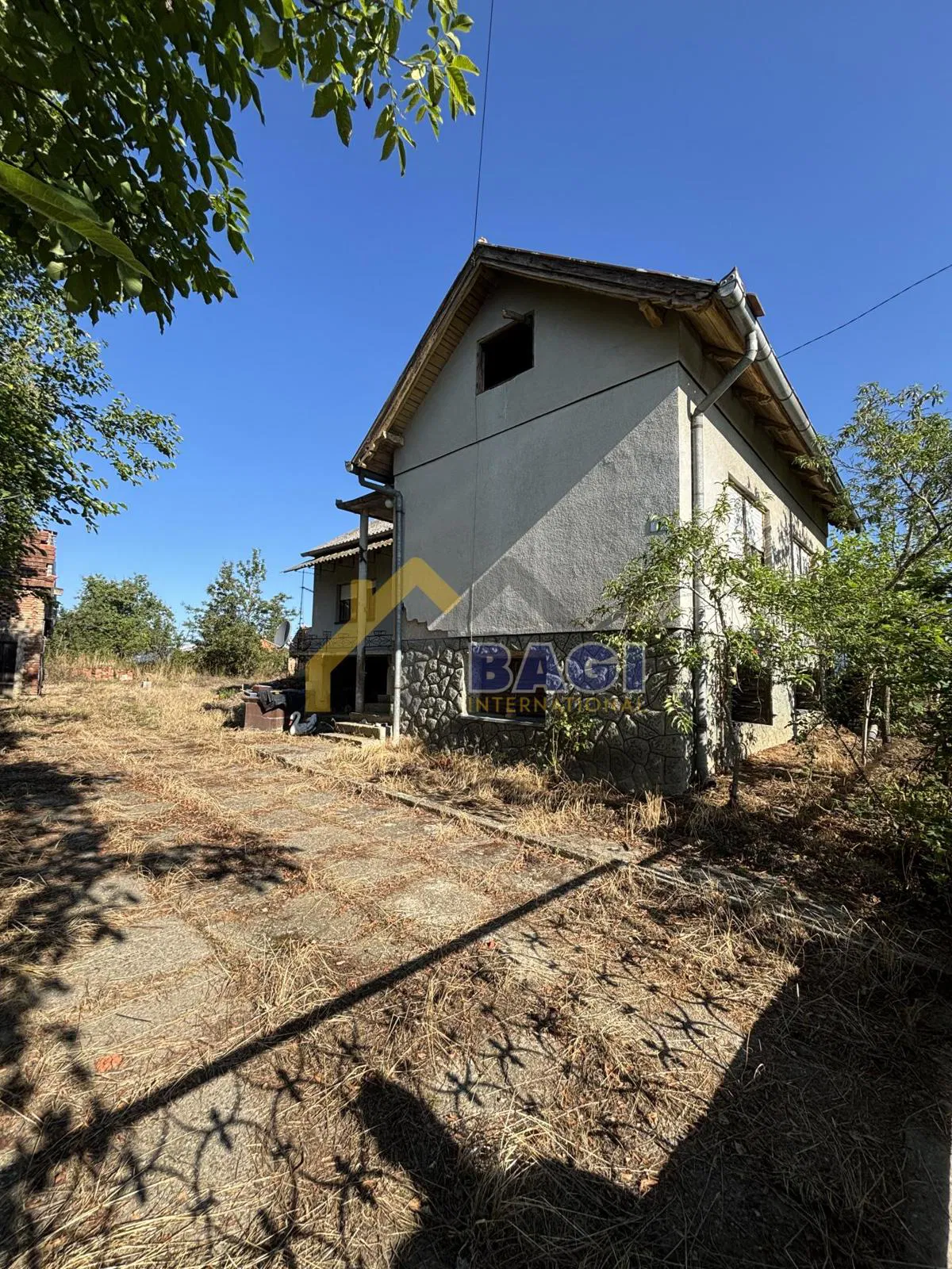 Parcela 1043m2 sa kućom za rušenje