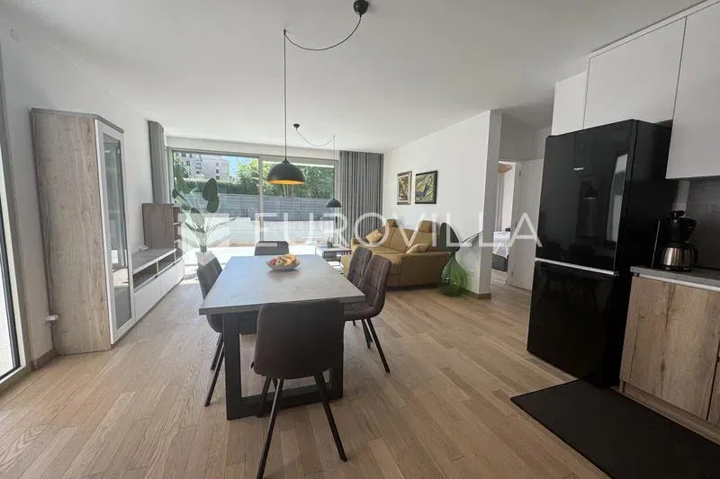 Istria, Rovinj, two-bedroom modern apartment of 101 m² with garden and enclosed parking space – 3