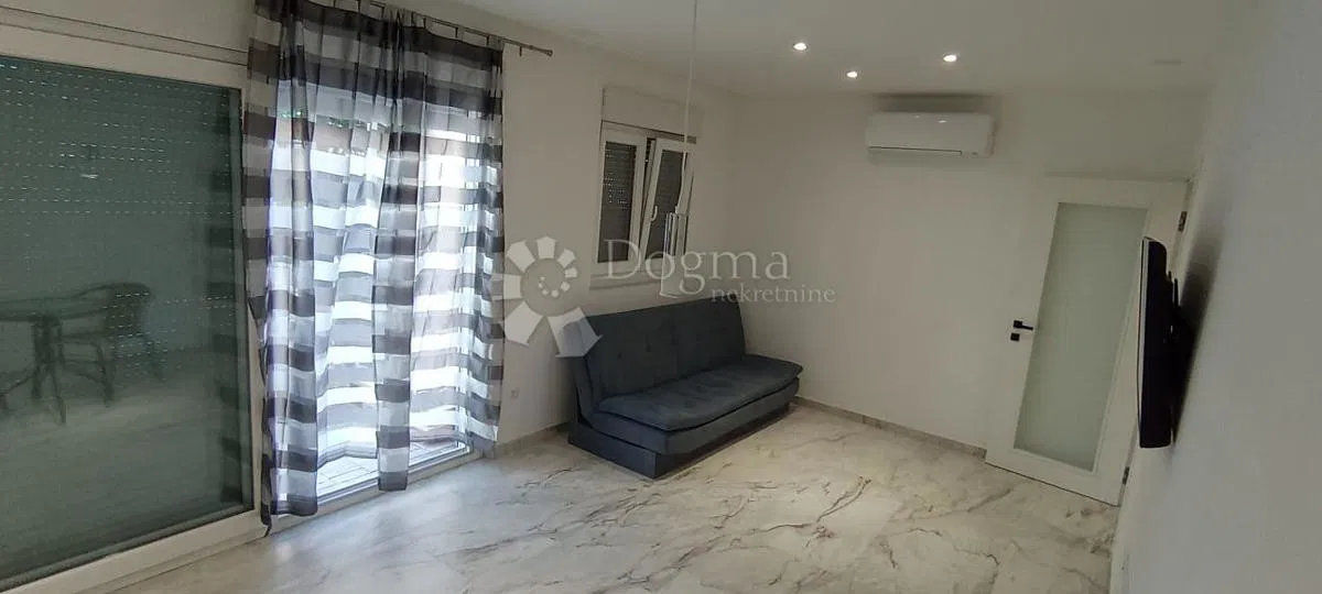 Kereskedelmi Podstrana, 38m2