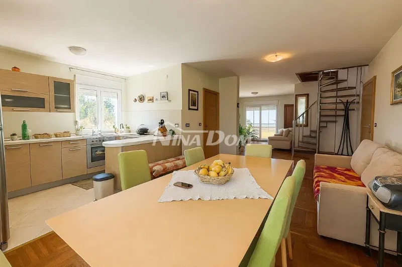 VIŠNJIK – Ampio Appartamento Duplex di 140 m² con Vista Città – 3