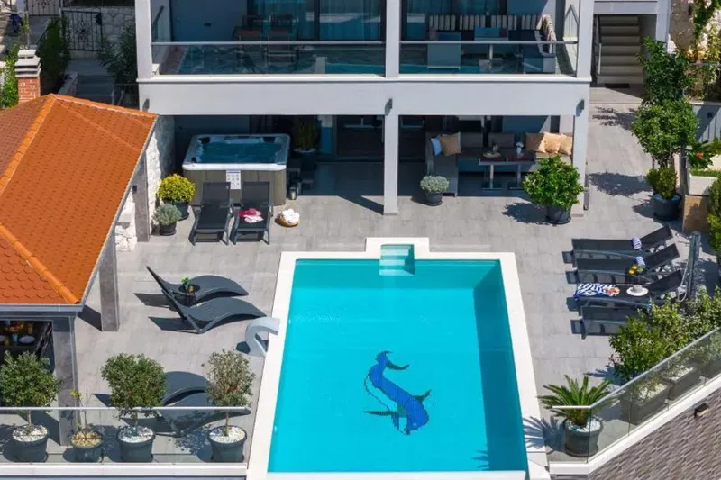 Villa con piscina e vista mare – 2