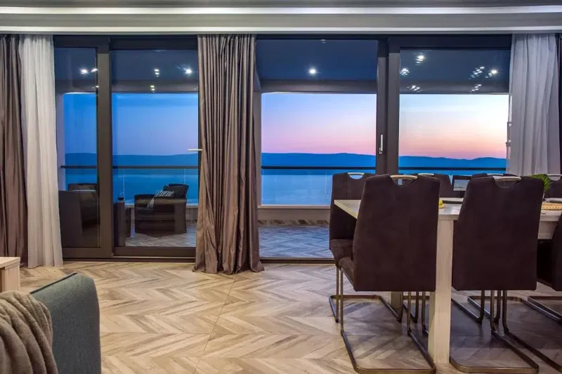 Villa con piscina e vista mare – 3