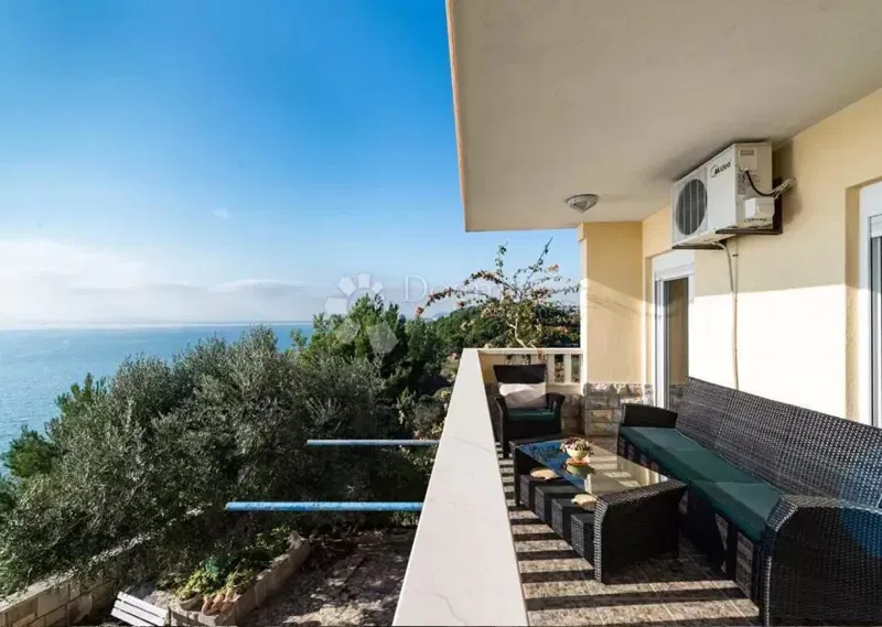 OPPORTUNITÀ UNICA – AMPIO APPARTAMENTO QUADRILOCALE CON QUATTRO BALCONI SU UNA SCOGLIERA SUL MARE – STOBREČ – 3