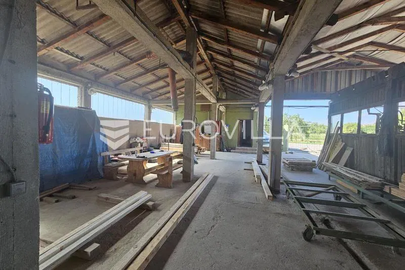 Osijek, Poganovci, Fully operational sawmill on 1,500 m² of land – 2