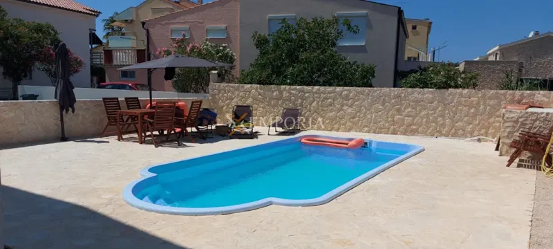 Casa con piscina e 5 appartamenti – Privlaka, 575 m² di terreno – 3