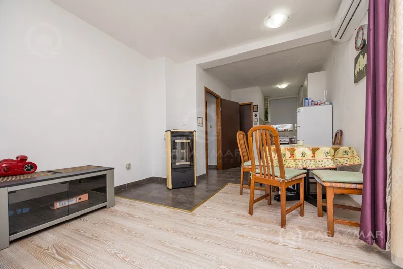 PRILIKA! Prostrani apartman sa četiri spavaće sobe i velikom uređenom okućnicom! – 3