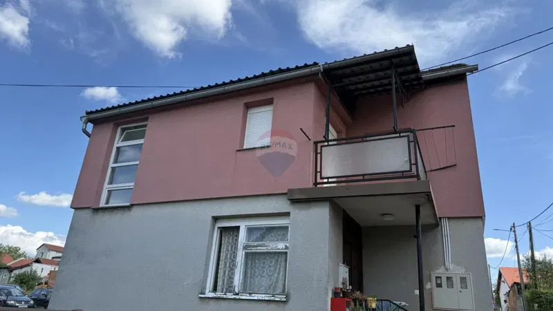 Petrinja, Centar - dvosobni stan na prvom katu kuće