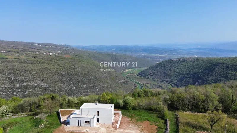 LABIN, SURROUNDINGS, HOUSE IN A QUIET LOCATION, WITH A OPEN VIEW OF NATURE – 3
