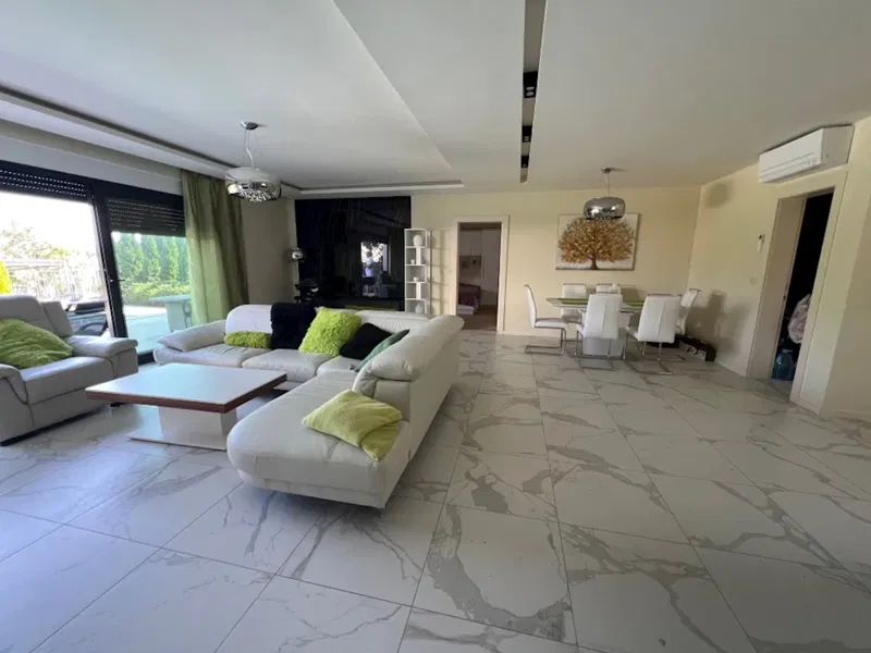 MALINSKA! APARTMENT WITH THREE BEDROOMS ON THE GROUND FLOOR WITH GARDEN AND SWIMMING POOL! SEA VIEW! – 2