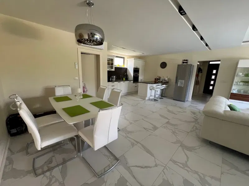 MALINSKA! APARTMENT WITH THREE BEDROOMS ON THE GROUND FLOOR WITH GARDEN AND SWIMMING POOL! SEA VIEW! – 3
