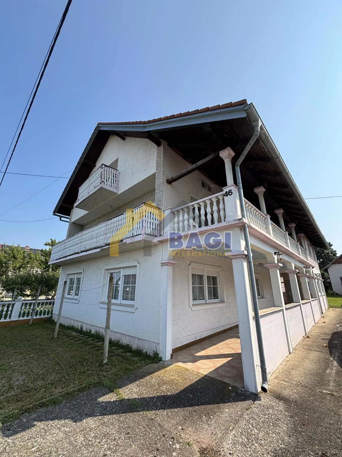 Bratina-Pisarovina velika kuća sa okućnicom