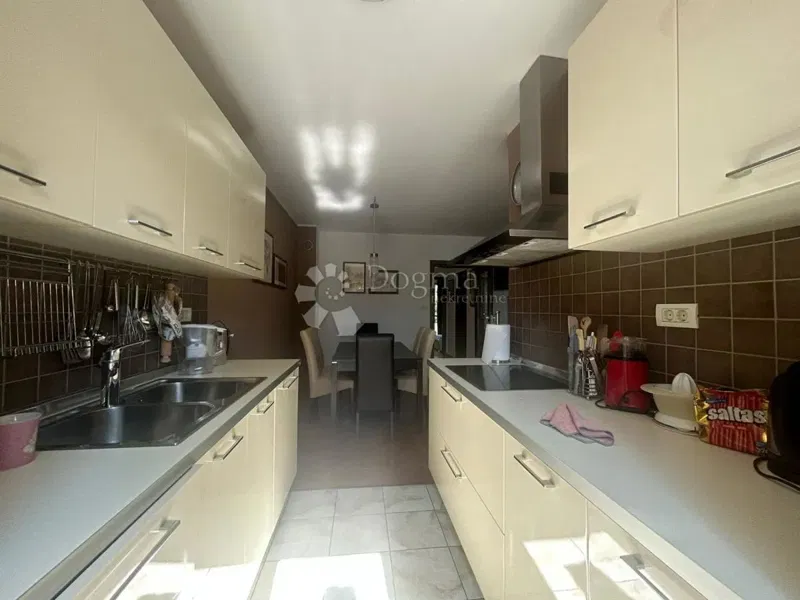 Fažanában, 400 méterre a tengertől – 65 m² + 28 m²-es tetőtér – 3