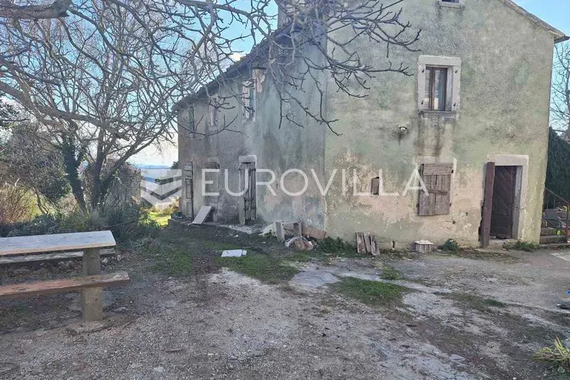 Istria, Gračišće - detached stone house for renovation with lots of potential 188 m2 – 2