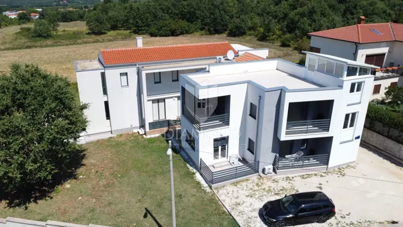 Poreč area, modern villa with 6 apartments – 3