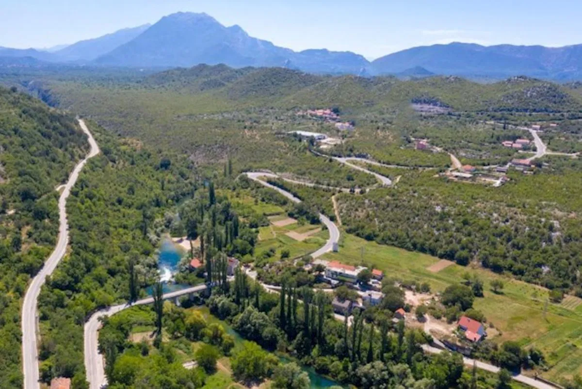 GRAĐEVINSKO ZEMLJIŠTE, OMIŠ, BLATO NA CETINI