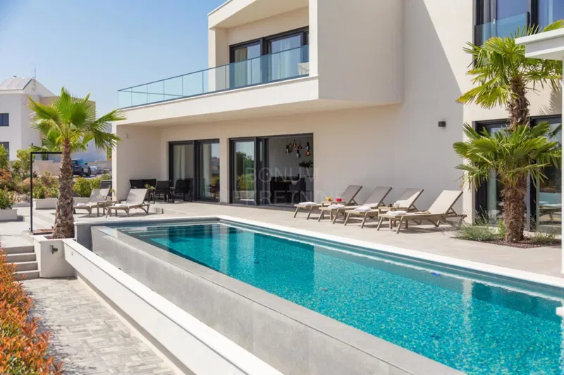Vodice – Ekskluzivna luksuzna vila s bazenom, panoramskim pogledom na more i vrhunskim sadržajima – 2
