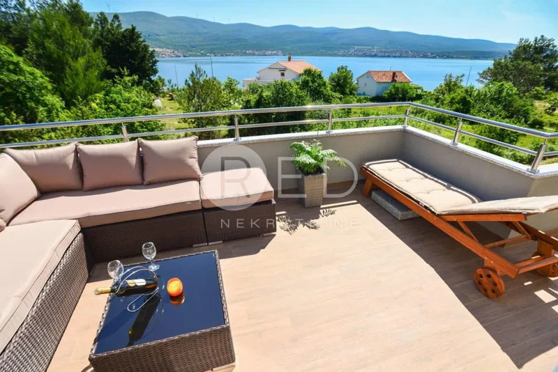 KUĆA S 4 ČETIRI APARTMANA U PRIDRAGI KOD ZADRA, 100 M OD MORA – 3