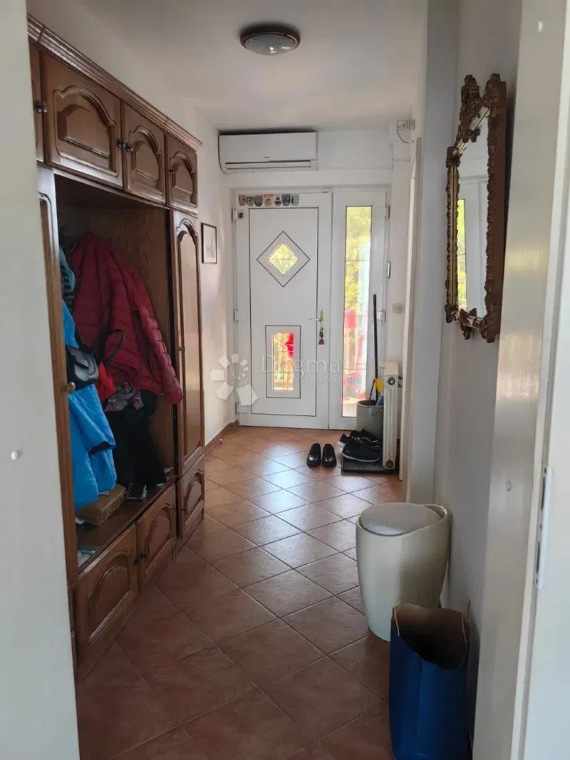 Hiša Borovo Naselje, Vukovar, 270m2