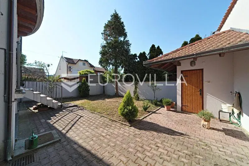 Osijek, Donji Grad - a spacious 403 m² rustic-style villa for sale – 3