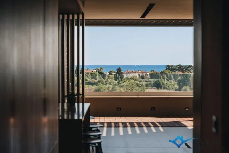 Appartamento lussuosamente arredato con vista mare a Cittanova – 2