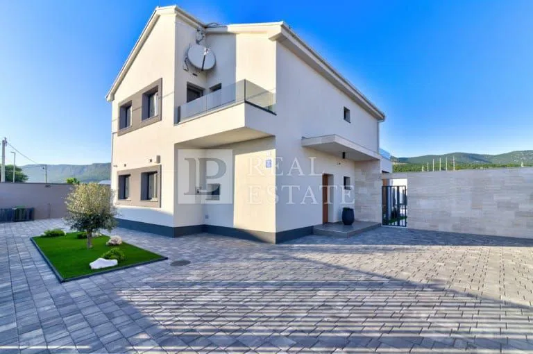 NOVI VINODOLSKI - luksuzno opremljena vila z bazenom – 3