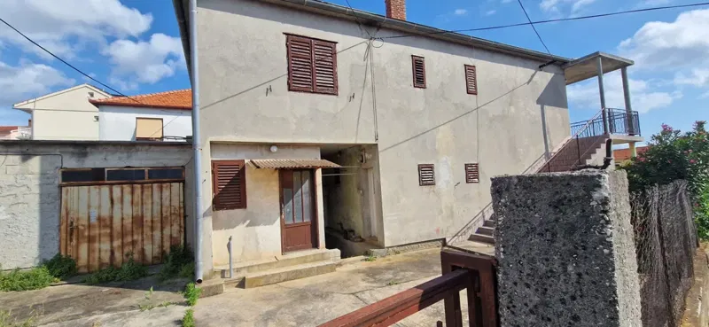 Zadar, townhouse (208m2) with garage and auxiliary building on a large plot, TOP location – 2