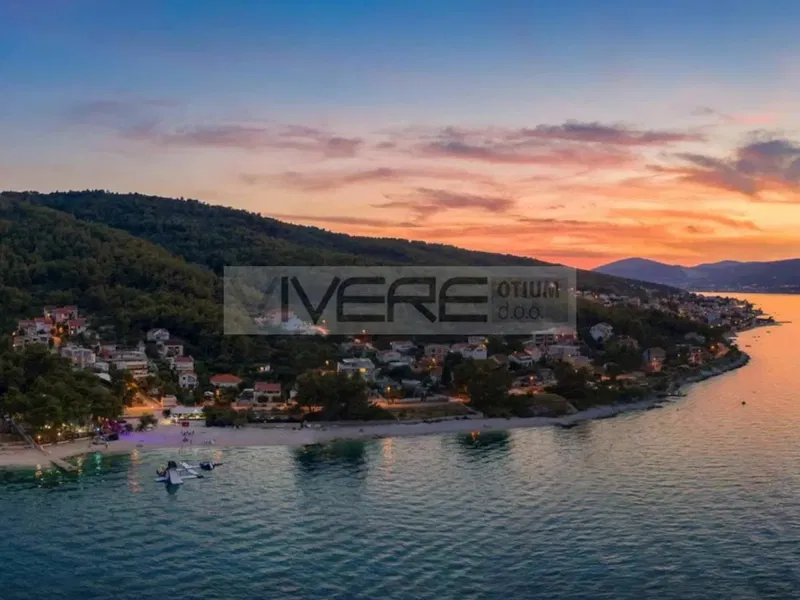 Stunning frontline Estate in privileged location – 3