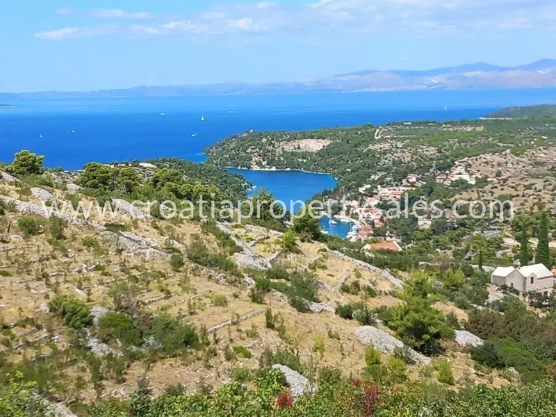 Brac, old stone house for sale, 185.000 € – 2
