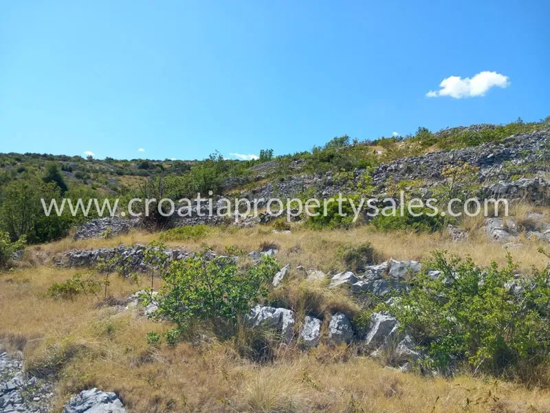 Brac, old stone house for sale, 185.000 € – 3